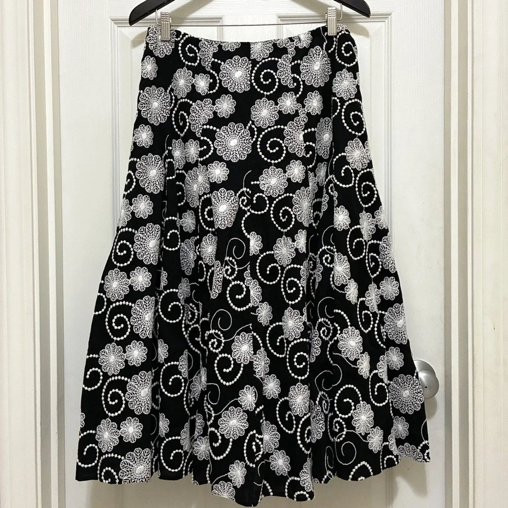 Chicos Floral Embroidered A-Line Flared Midi Skirt Size 1 Medium Cotton Lined